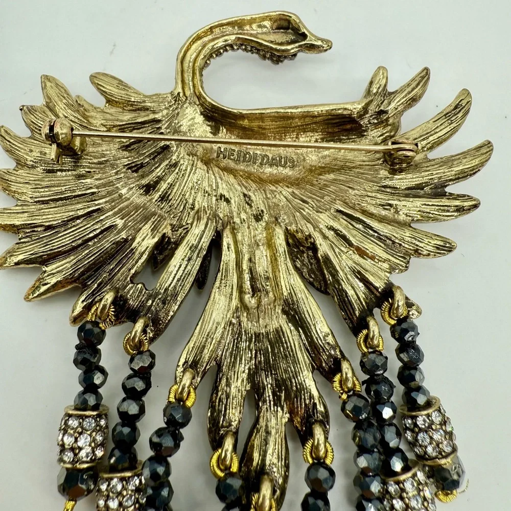 Heidi Daus “Graceful Beauty” Swan Brooch – Crystal Pave Statement Pin – Dangle - Picture 14 of 16